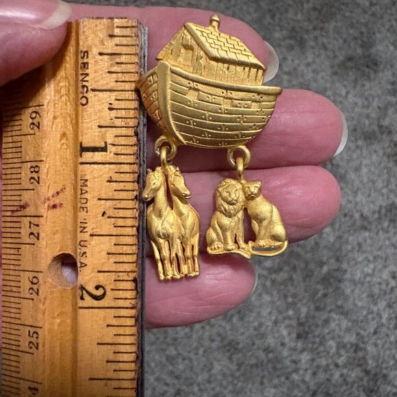 Matte Gold Tone Noah's Ark Earrings for Pierced Ears Vintage JJ Jonette Jewelry - Picture 2 of 4